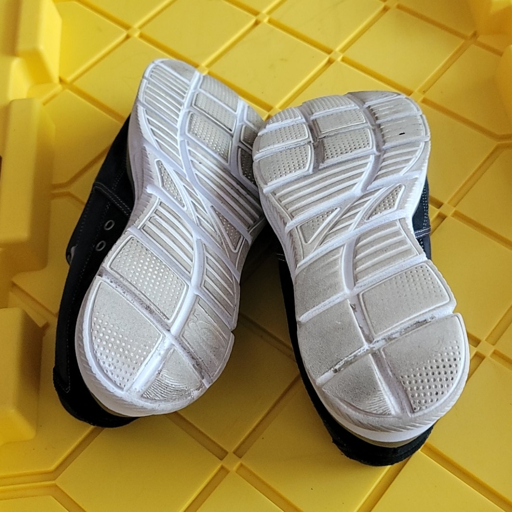 Sketchers Memory Foam - image 4